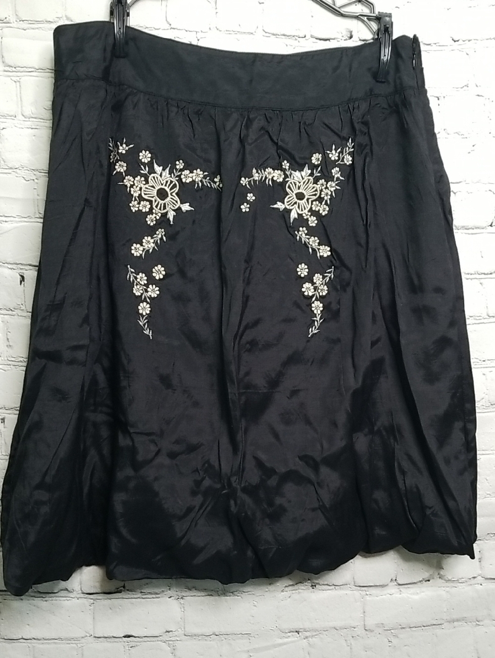Nichole Miller womens skirt size 6 embroidered front balooned hem NWT